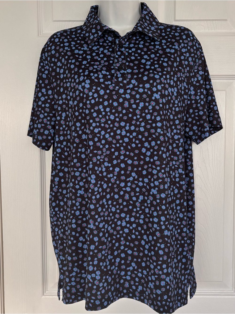 Black Floral Short-Sleeve Collared Blouse - Blue Daisy Print